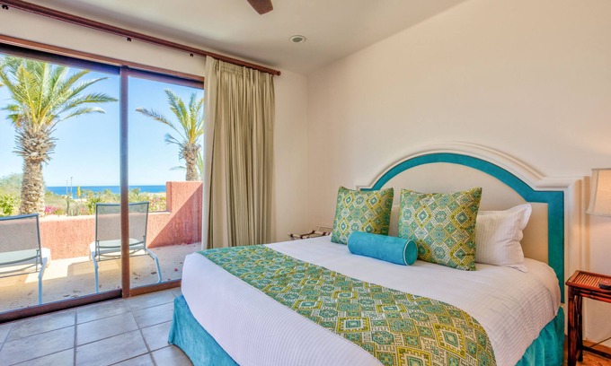 Ensenada Los Muertos Apartment | Lower Cascada: Ocean view suite with indoor/outdoor showers