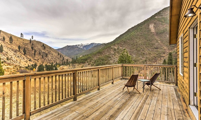 Lowman Cabin | Lowman Outdoor Retreat: Walk to Hot Springs!