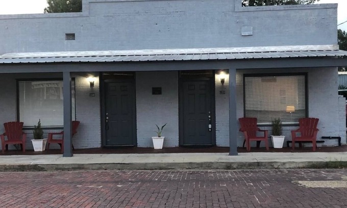 New Iberia Apartment | LU-ZAN SUITES, SUITE B