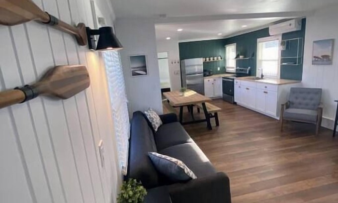 Ludington Apartment | Ludington Ave Suite 1- blocks from downtown!