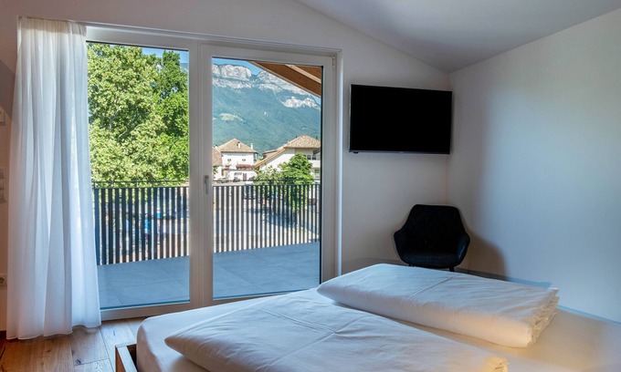 Cornaiano Apartment | 'Luislhof Hof - Apartment Pomum' with Mountain View, Terrace & Wi-Fi