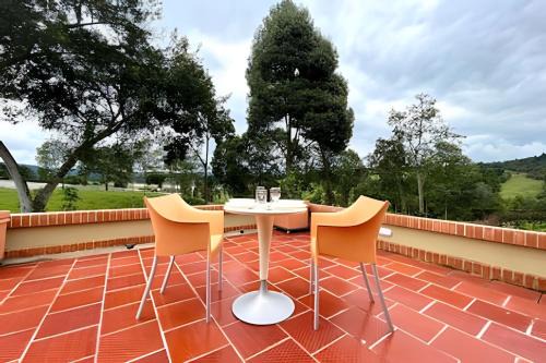 Choconta House | Lujosa Cabaña Represa del Sisga TV Wifi Cocina BBQ