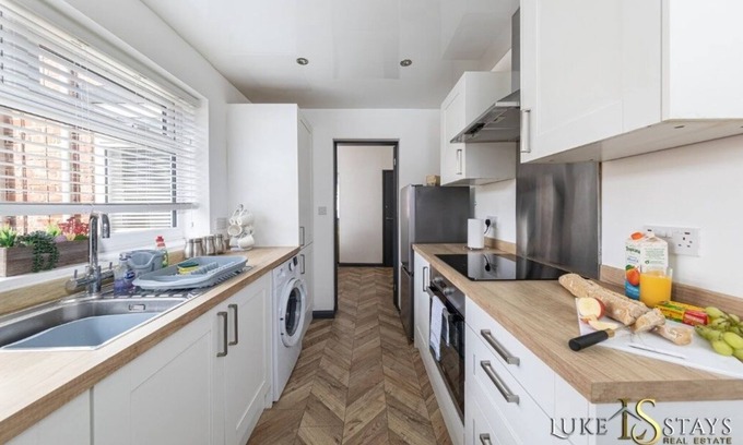 Ferryhill House | Luke Stays - Albert St, Chilton