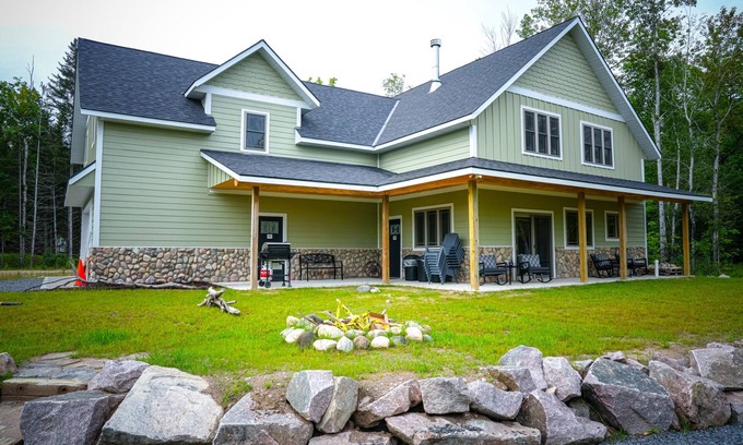 Crane Lake Cabin | Lumberjack Lodge on Crane Lake