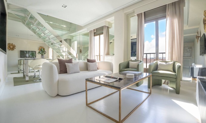 Recoletos Apartment | Luminous duplex penthouse in the Salamanca Neighborhood