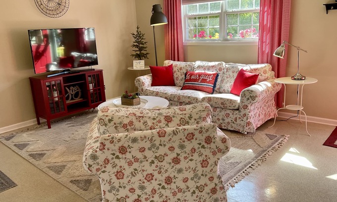 Aiken Apartment | Lunas Flat 145 :Spotless, Sweet, Cozy & Comfy. Just renovated.