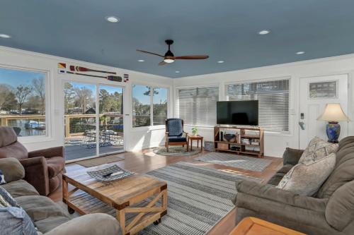 Prosperity House | Lure and Leisure Lakehouse