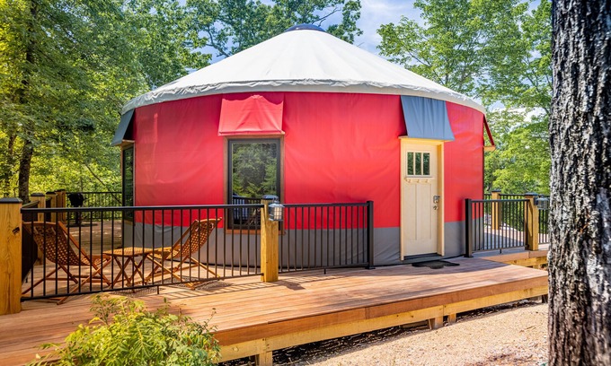 Pigeon Forge Cabin | Lush Comfort, great for couples or small family, Huge Deck w/Privte Hot Tub