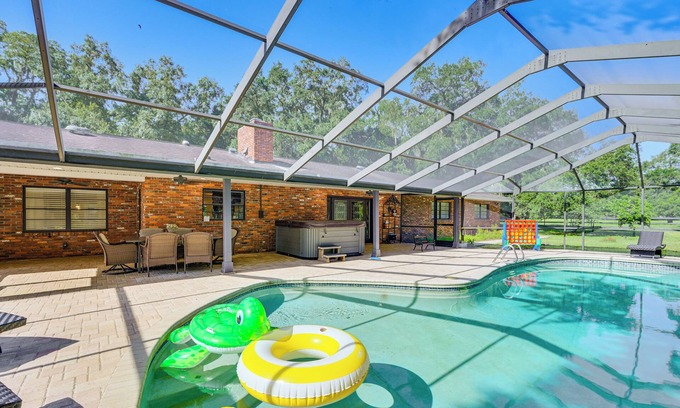 Bearss Plaza House | Lutz Home w/Game Room: 7 Mi to Adventure Island!