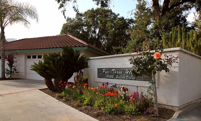 Three Rivers Villa | Lux 2/2 w/firepit next to Kaweah River & 10 min from Sequoia National Park