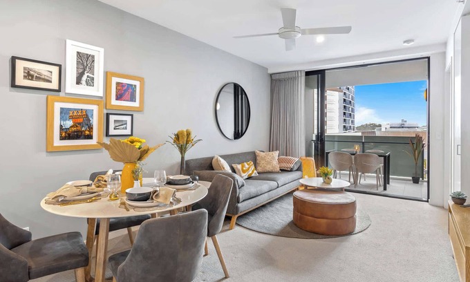 Hamilton Apartment | Lux 2BR Apt, 5 Stars Hotel, Pool, Gym, 10 min CBD