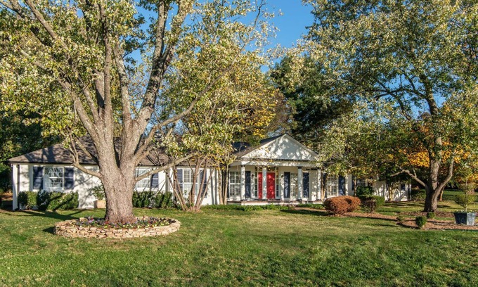 Franklin House | Lux 4-Bedroom in the Heart of Franklin.