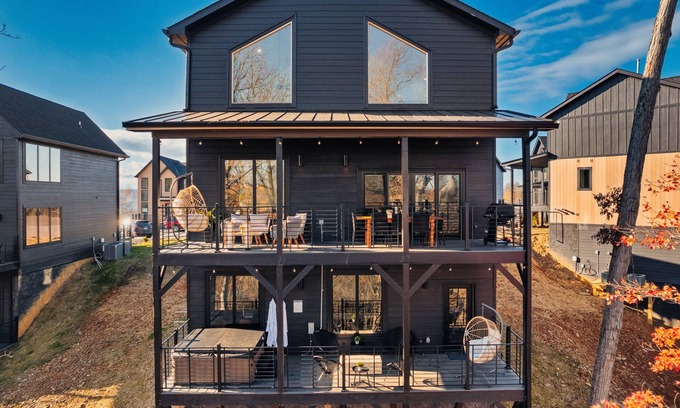 Sevierville Cabin | Lux Cabin!Views!Hot Tub!Sauna!Firepit!Games!Theater!Fitness area!Dog friendly!