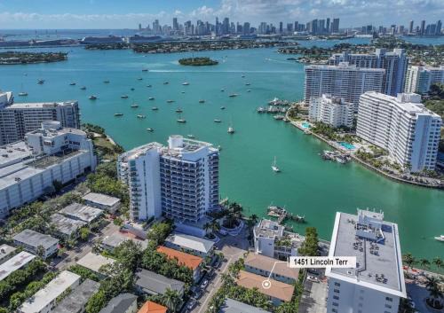 West Avenue House | Lux Designer Apt 2BR and 2BA in the Heart of MIA Beach