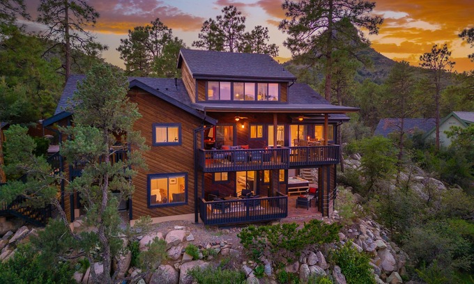 Prescott Cabin | *Lux*Home with Guest House*5min from Downtown*