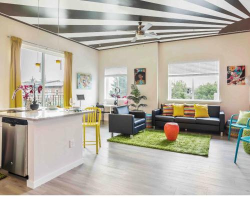 Downtown Baltimore Apartment | Lux House Of Champagne 2BR 2BA Free Parking & Wifi