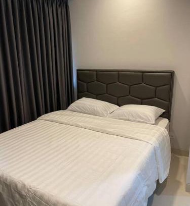 Batam Apartment | Luxe 1-Bedroom Haven with Ocean View on the 5th Floor of Kalani Tower