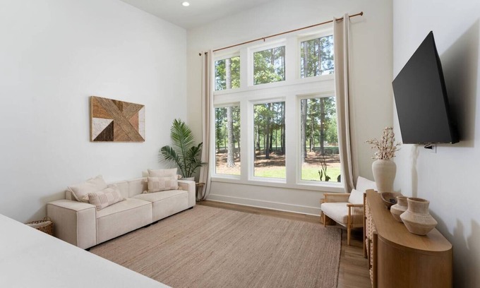 Wilmington House | Luxe 2BR Bungalow w/Fire Pit + Yoga Deck, Near Beaches + 10 min to DT