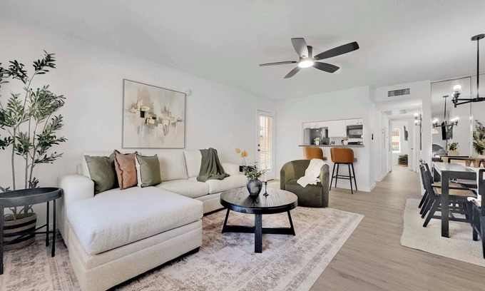 North Mountain Condo | Luxe 2BR Condo Next to Pool, Trails & Mountain