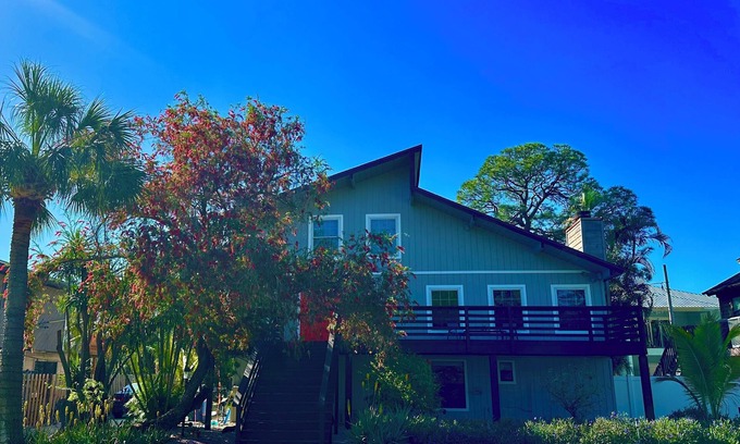 Shore Acres House | Luxe 4BR 2.5B Treetop Beach Escape Sleeps 10 Near #1 Beaches & Downtown St. Pete