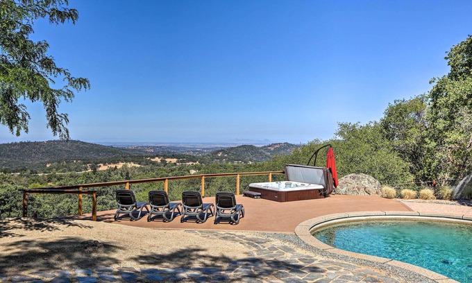 Auburn House | Luxe Auburn Hideaway w/Tennis Court & Views!