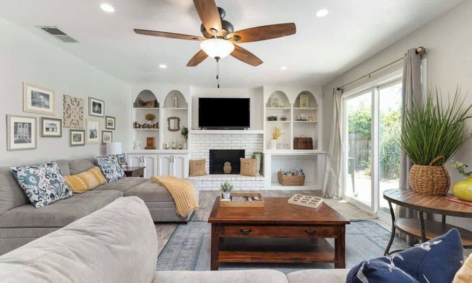 Visalia House | Luxe Californian by DT Visalia w/pool