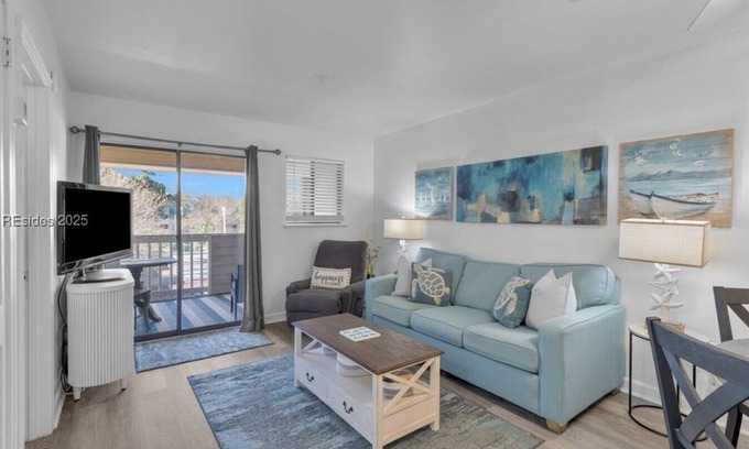 Palmetto Dunes Condo | Luxe Coastal Beach Villa - King Bed