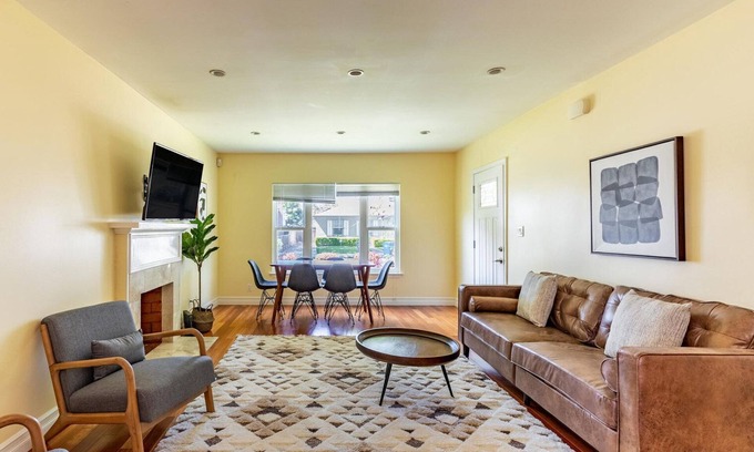 Menlo Park House | Luxe Menlo Park 4BR w/Patio & Yard, nr Tech HQ & Hikes, by Blueground