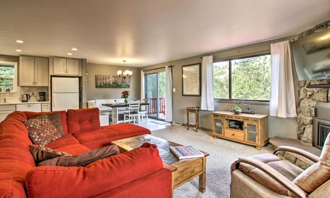 Estes Park House | Luxe Updated Home with Grill and Hot Tub 4 Mi to RMNP