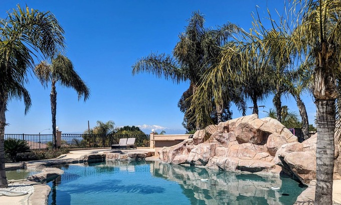 Alessandro Heights House | LuxHome Suite B, Luxurious getaway in Riverside's safest neighborhood