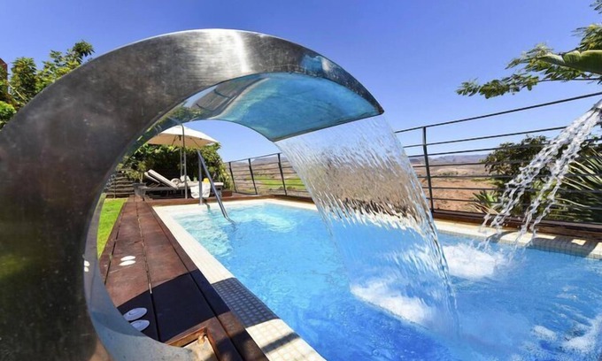 Salobre House | Luxurious holiday home with pool in Maspalomas