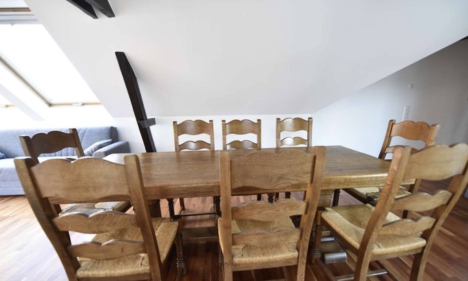 Rath Apartment | Luxuriöse Messe- und Ferienwohnung ca. 130qm mit Balkon.