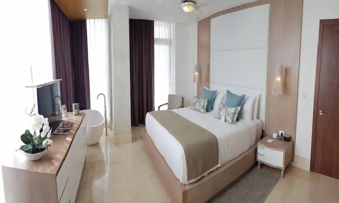 Los Brazos Apartment | Luxurious 1 Bedroom Sunrise Suite with Pool