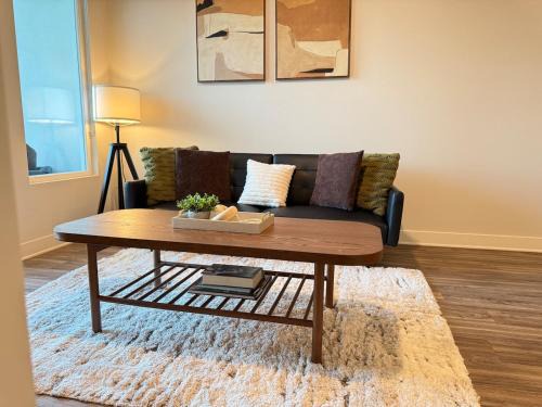 Los Angeles Apartment | Luxurious 1BR Suite Near Hollywood Walk Of Fame