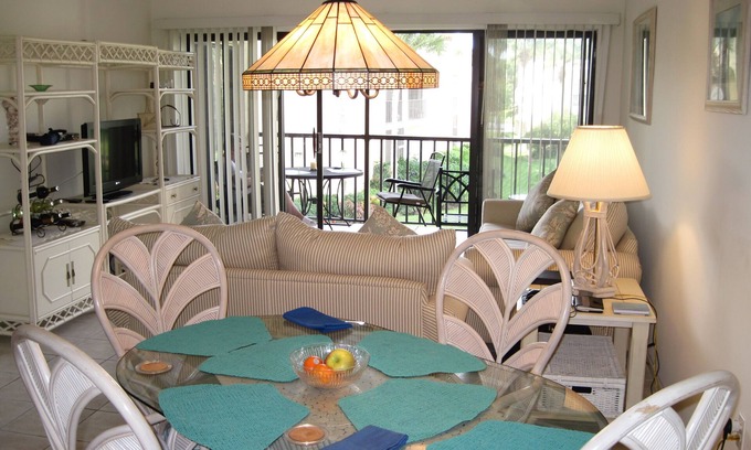 Central Naples Condo | Luxurious 2-bedroom apartment with1st class tennis - near beach and Naples shops