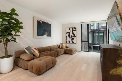 Downtown Apartment | Luxurious 2-Bedroom Retreat in Santa Monica