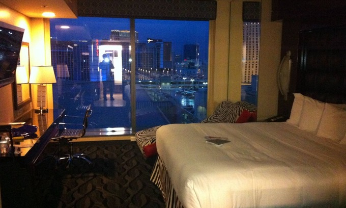 Las Vegas Hotel | Luxurious 2 Bedroom Suite On The Strip