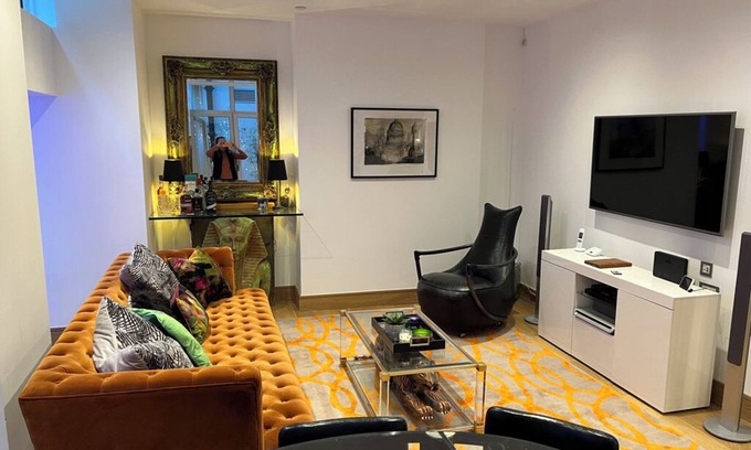 Castle Baynard Apartment | Luxurious 2BD Flat in the Heart of London!