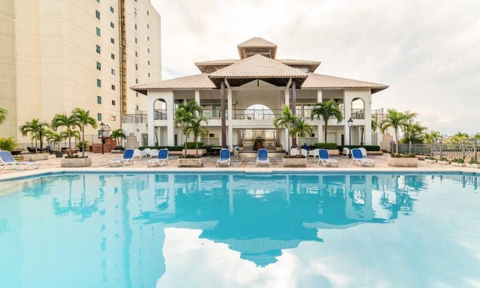 San Geronimo Apartment | Luxurious 2BDR condo located in Prestigious Tower.