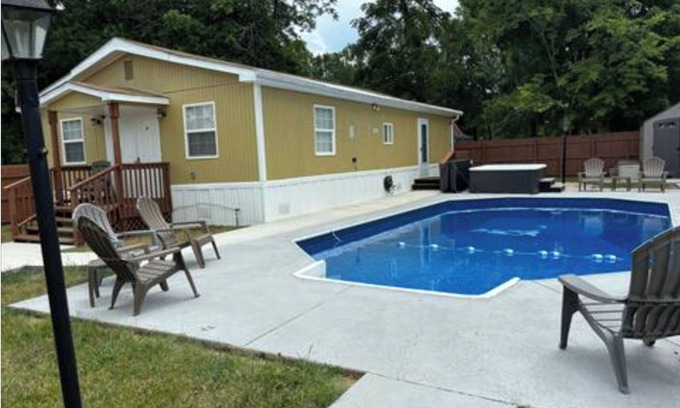 Durham House | Luxurious 2BR Apt. w/Shared Backyard Pool & Spa