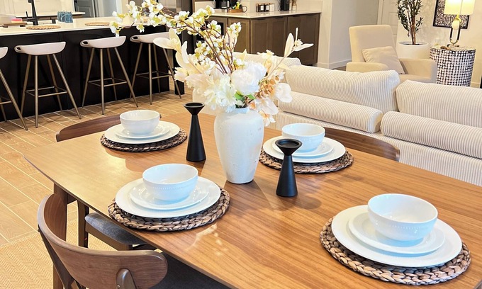 Pumpkin Center House | Luxurious 3BR/3BA Getaway Home with Dual Living Spaces in SW Bakersfield