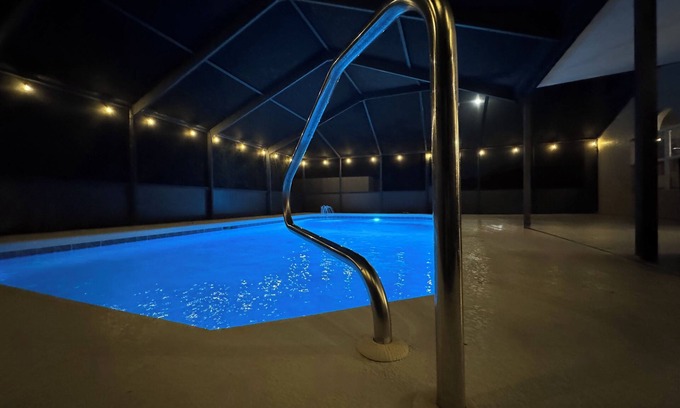 Spring Hill House | Luxurious 4-bedroom Pool house with Game Room , WiFi in fabulous Spring Hill