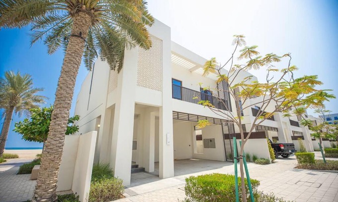 Al-Fujairah Villa | Luxurious 4 bedroom villa on the beach
