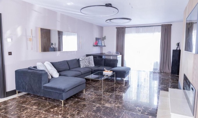 Magherafelt House | Luxurious 4BD family Retreat in Magherafelt