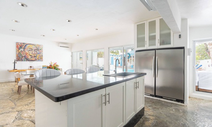 Juan Dolio Villa | Luxurious 5 bedroom villa in Juan Dolio with private pool & direct beach access