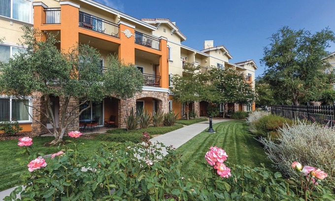 Napa Resort | Luxurious Accommodations w/Tuscan Charm. Gateway to the Napa Valley Wine Region