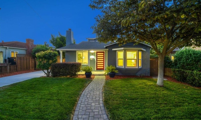 Willow Glen House | Luxurious and grand stay at the heart of San Jose