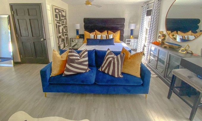 Clarkdale Apartment | Luxurious Apt Private Entrance & Heated Pool