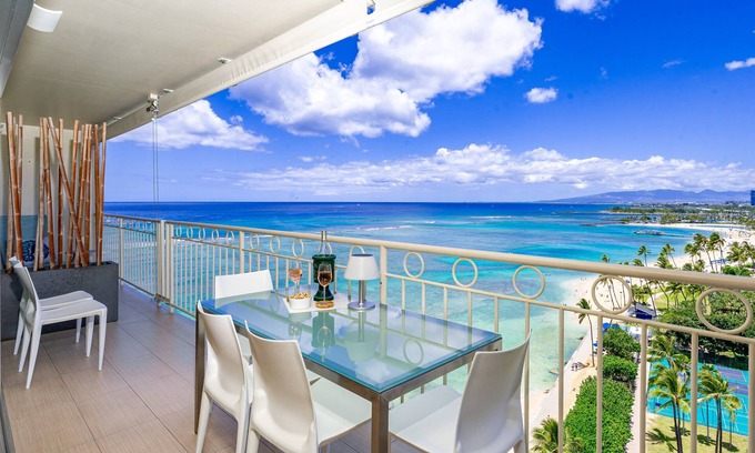 Waikiki Condo | Luxurious Beachfront Condo with Spectacular Ocean Views! FREE Parking!