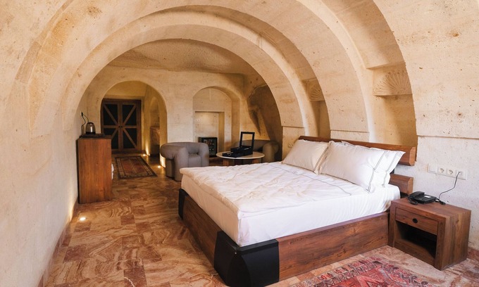 Uchisar Apartment | Luxurious Cave Suite with Bathtub 101